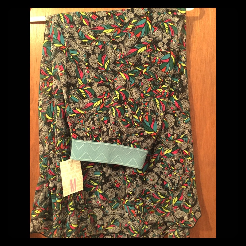 Amazing Medium Paisley and Feathered Lucy NWT